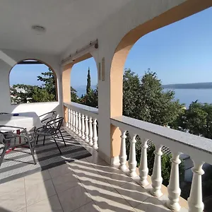 https://apartments-lili-dramalj.primorje-gorskikotar.com